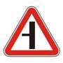 Знак 2.3.3 Примыкание второстепенной дороги.