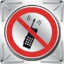 Запрещается пользоваться мобильным (сотовым) телефоном или преносной рацией